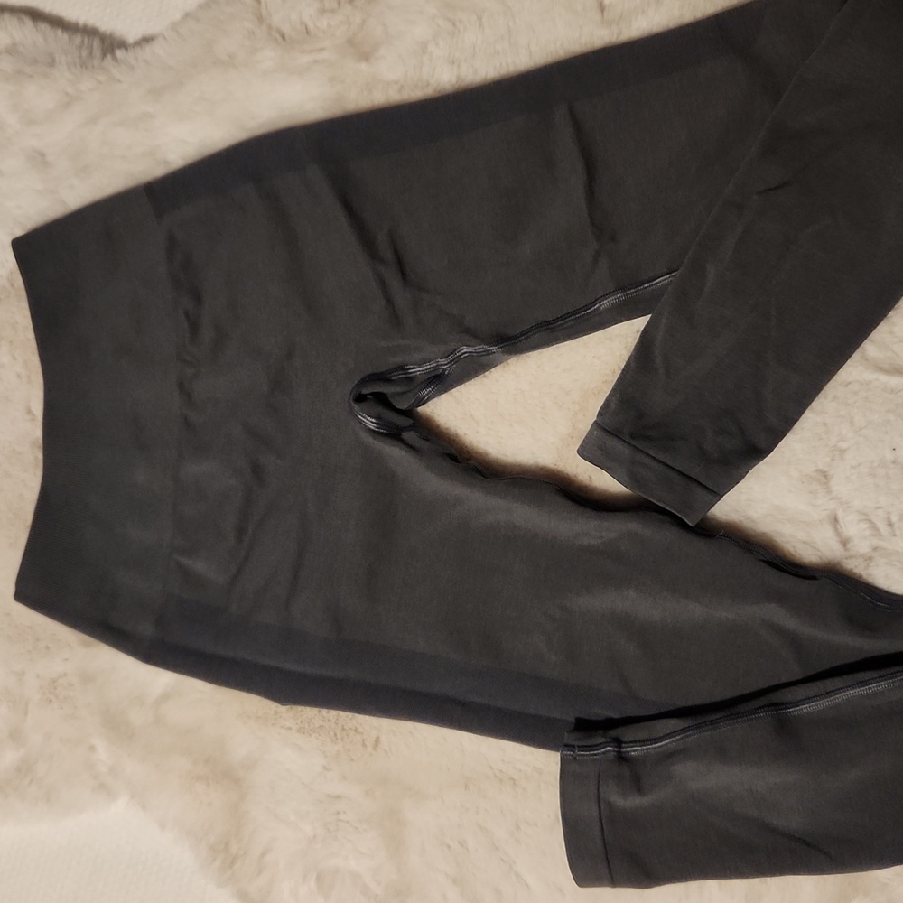Aphalete Amplify Leggjngs in Titanium